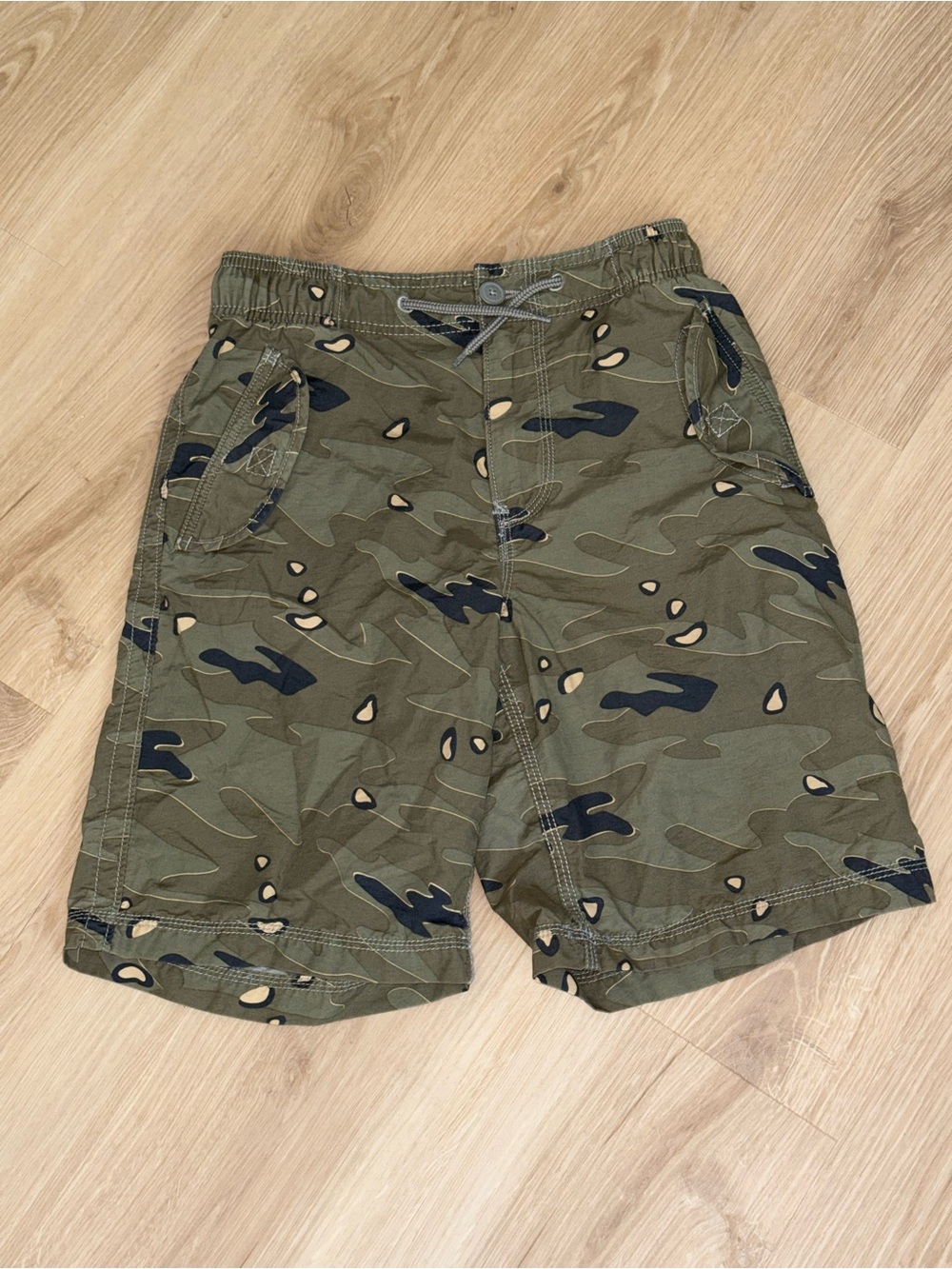 Gap Kids XL size 12 Camo Shorts Elastic Waist